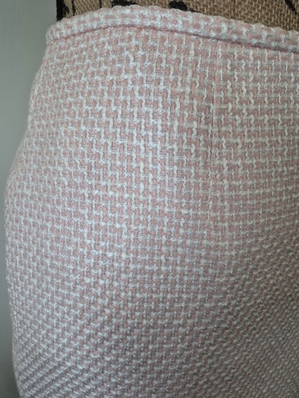 Calvin Klein Light Pink Textured Pencil Skirt - Picture 4 of 7